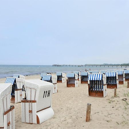 Spacious Bungalow Near Sea In Grundshagen Buitenkant foto