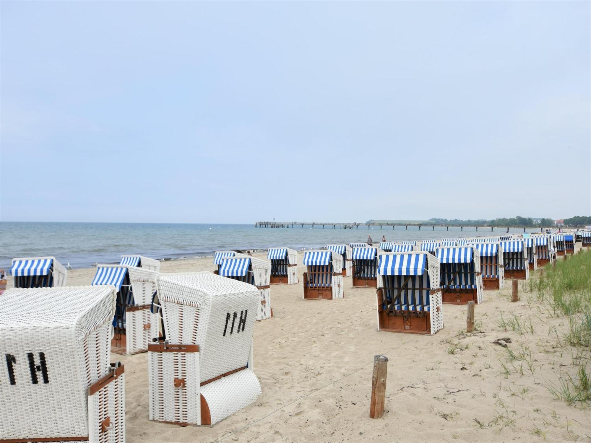 Spacious Bungalow Near Sea In Grundshagen Buitenkant foto