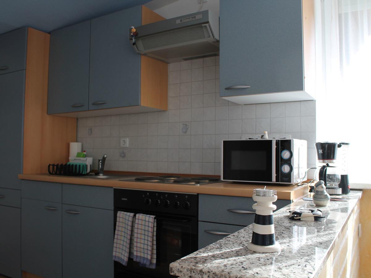 Spacious Bungalow Near Sea In Grundshagen Buitenkant foto