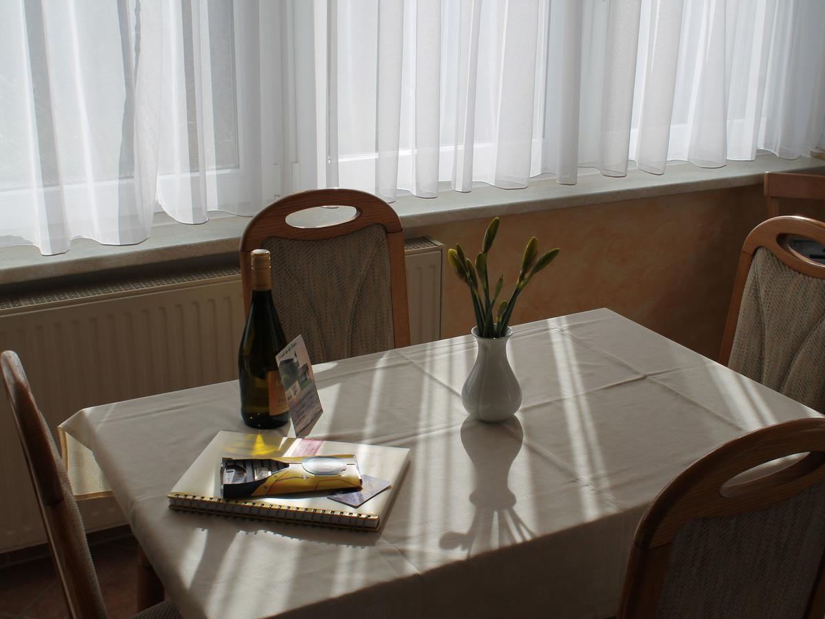Spacious Bungalow Near Sea In Grundshagen Buitenkant foto