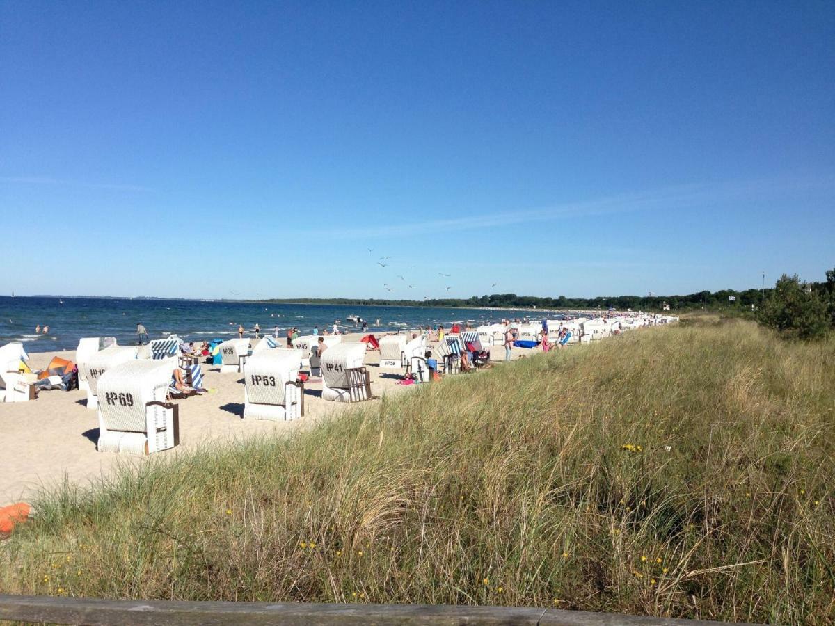 Spacious Bungalow Near Sea In Grundshagen Buitenkant foto